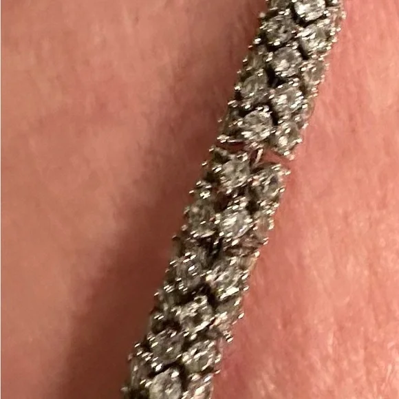 Gorgeous HENRI BENDEL Sparkly Rhinestone, Silver Infinity Bracelet - Picture 7 of 11